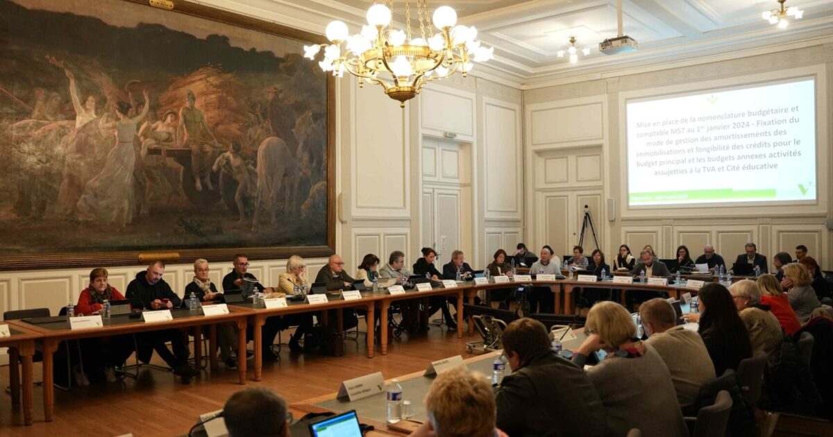 Le conseil municipale en plein travail à la mairie