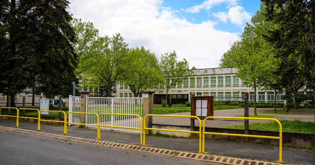 Devanture de l'école armand chouffet