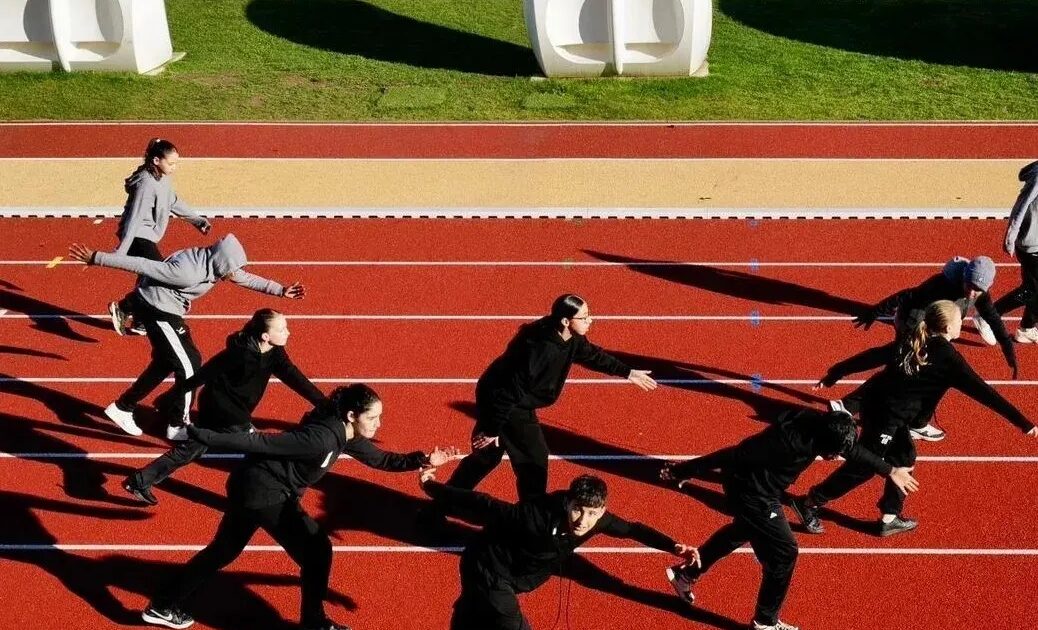 Jeunes du secteur danses qui se produisent au stade Jean-le-Mouton