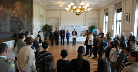 Prise de parole lors de la signature de la convention classe défense