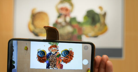 Photo des tableaux en réalité augmentée grâce aux smartphones