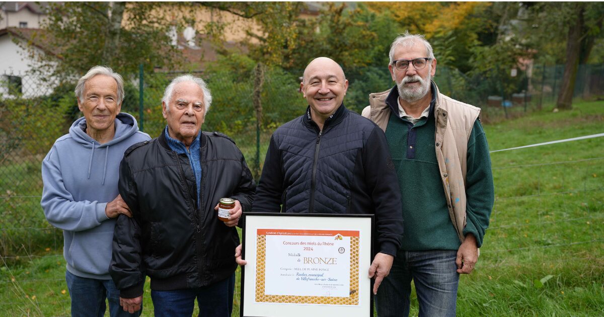 Photo pour la réception de la médaille de bronze au concours de miel 2024