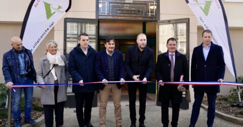Photo de la halle bointon lors de l'inauguration avec les personnalités protocolaires