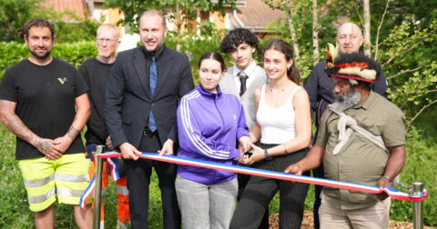 Photo lors de la découpe du ruban officielle pour l'inauguration du 1000e arbre planté à Villefranche durant le mandat du Maire Thomas Ravier