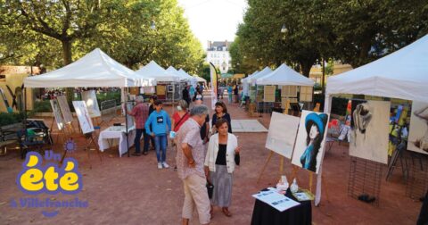 Photo lors d'une exposition d'artiste Place des Arts.