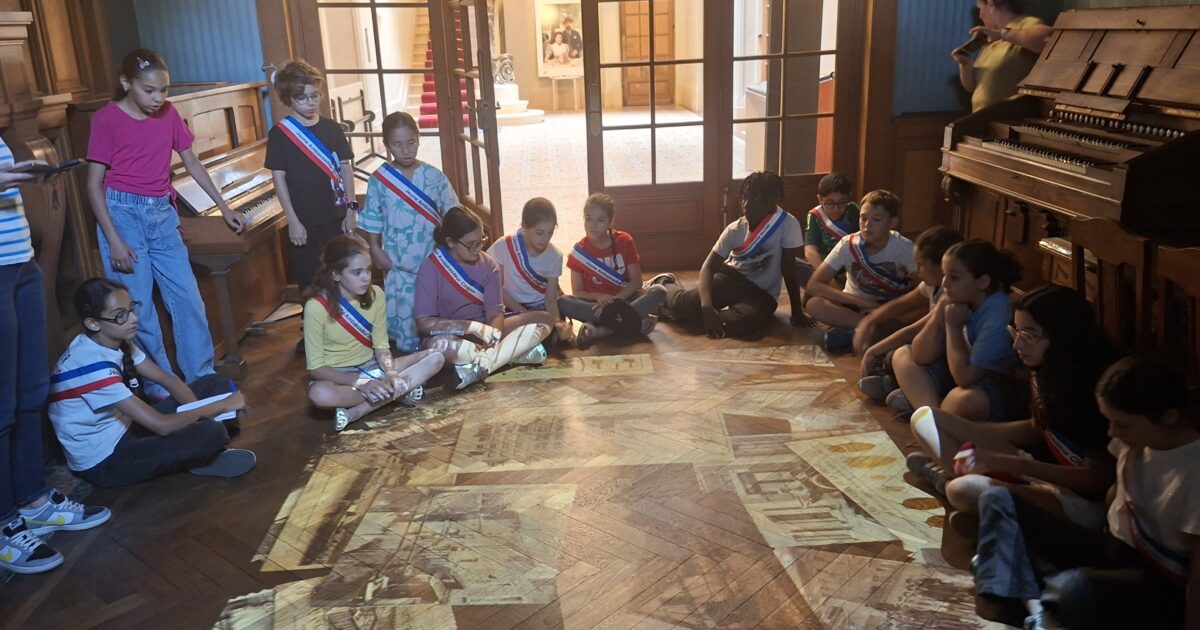 Photo illustrant des jeunes à la Maison Vermorel lors d'une visite immersive