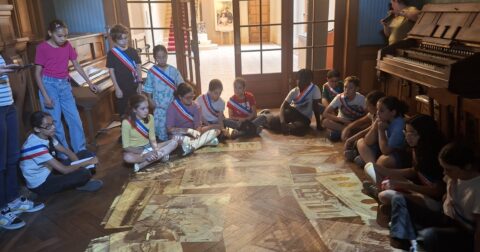 Photo illustrant des jeunes à la Maison Vermorel lors d'une visite immersive