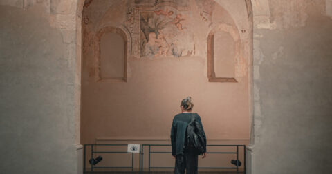 Photo d'une visiteuse de la Bourse du Travail lors des Journées Européennes du Patrimoine