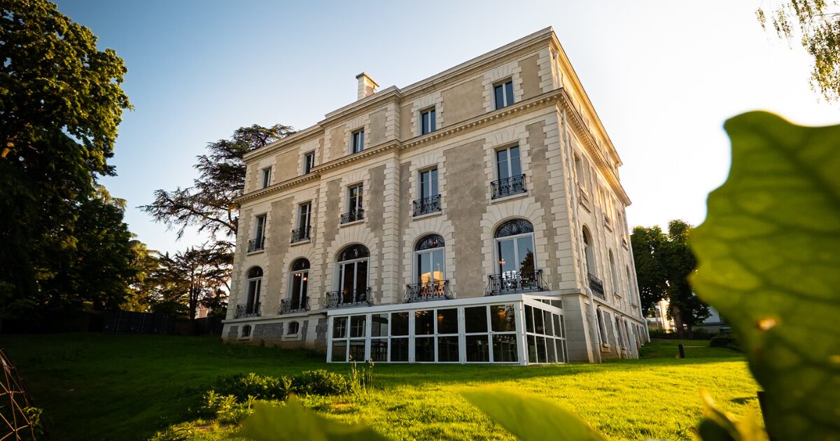 Photo de la façade de la Maison Vermorel. Purement décorative.