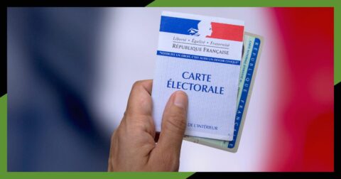 Main tenant une carte électorale française
